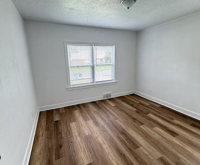 991 Terry Cir — Photo 11