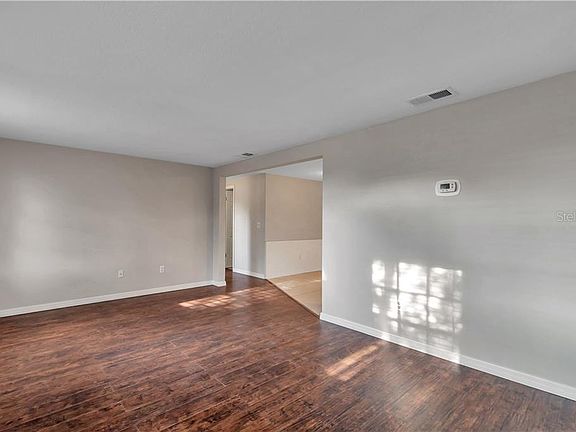 4th image of 3334 Columbus Dr