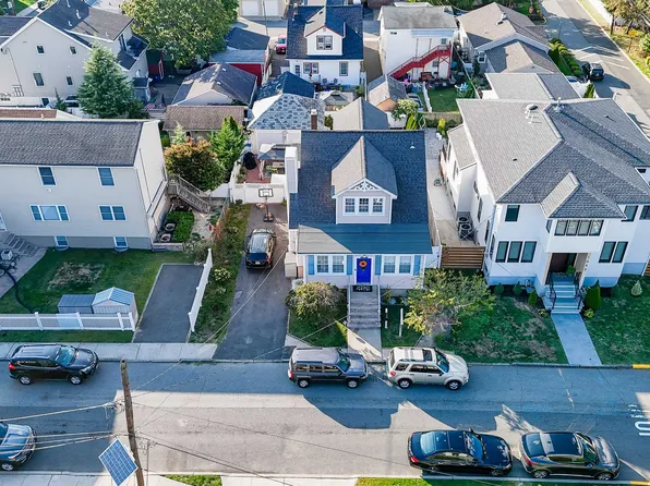 1041 Stonewall Lane image 3 of 48