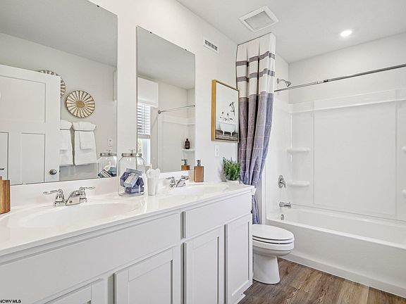 4th image of 806 Bogey Ln