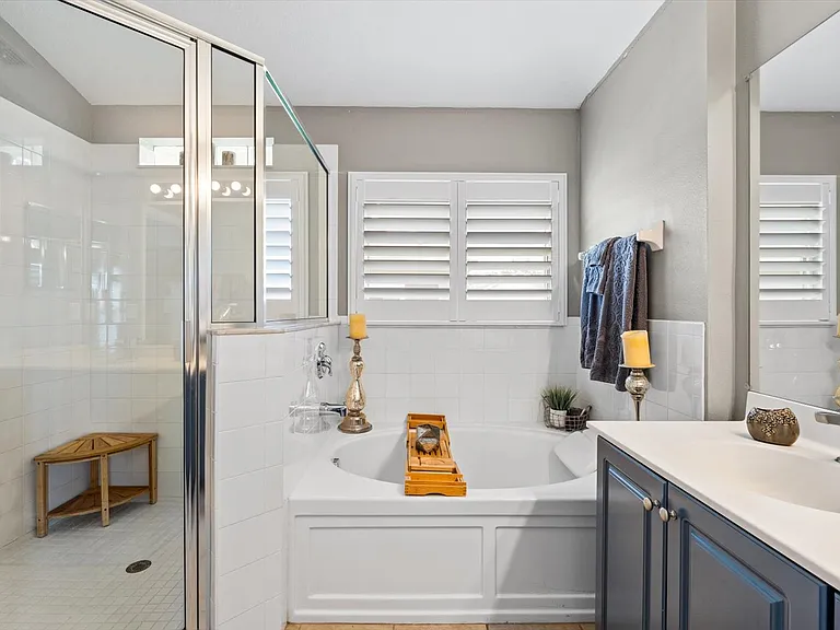 4904 58th Ter E — Photo 16