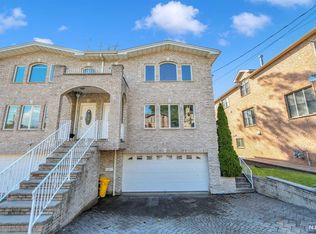 539B 3rd St #B, Palisades Park, NJ 07650