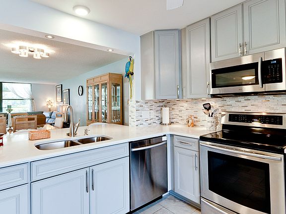 4th image of 624 Woodlawn Dr