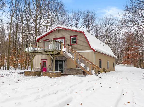 706 26th St, Allegan, MI 49010