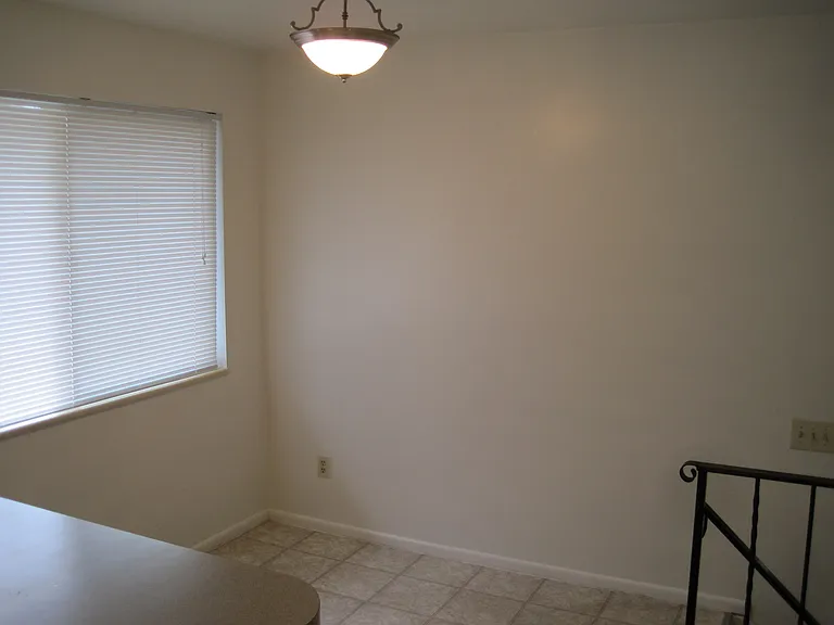 268 W Pioneer Cir — Photo 8