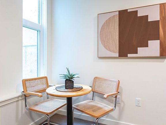 2nd image of 609 W Nickerson St #301