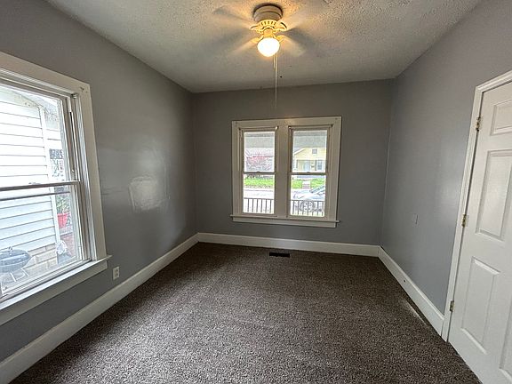 5th image of 1310 Henning Ave