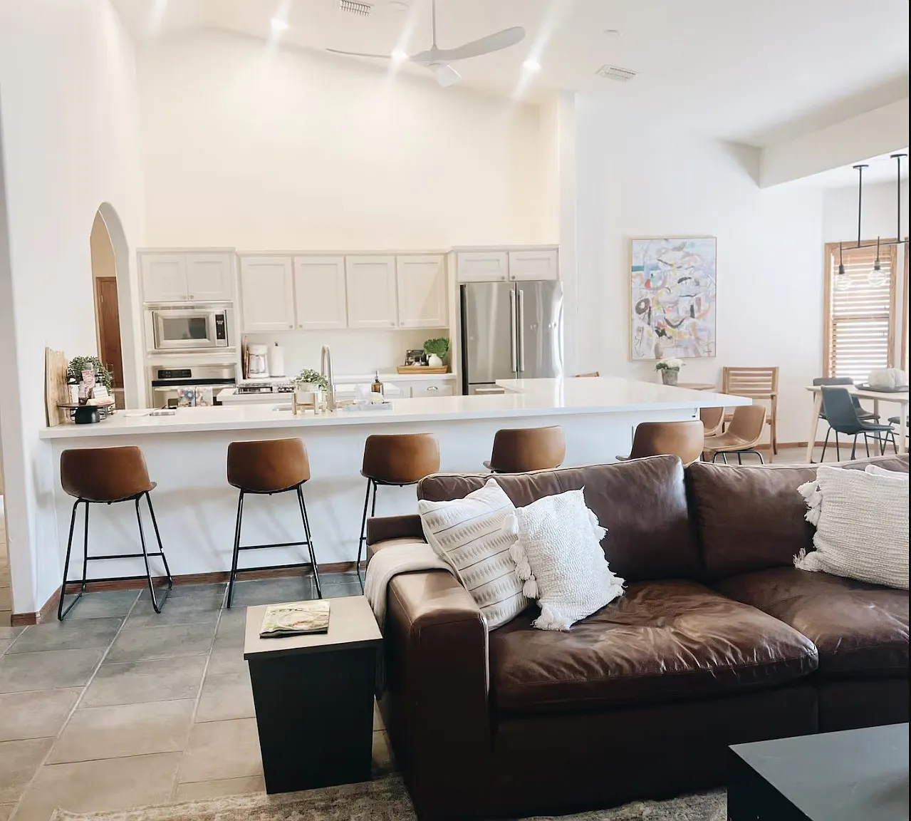 3 bed, 2428 sqft, $4,000 — Photo 2