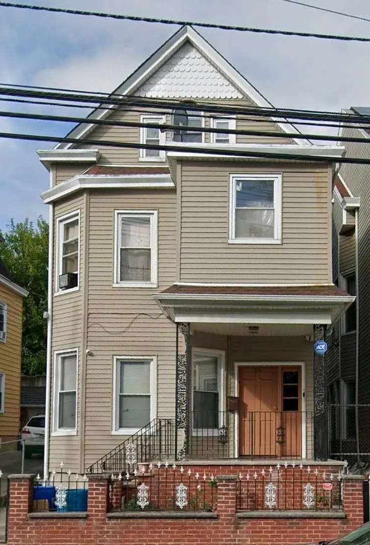 2 bed, 1.0 bath, $2,000 — Photo 1