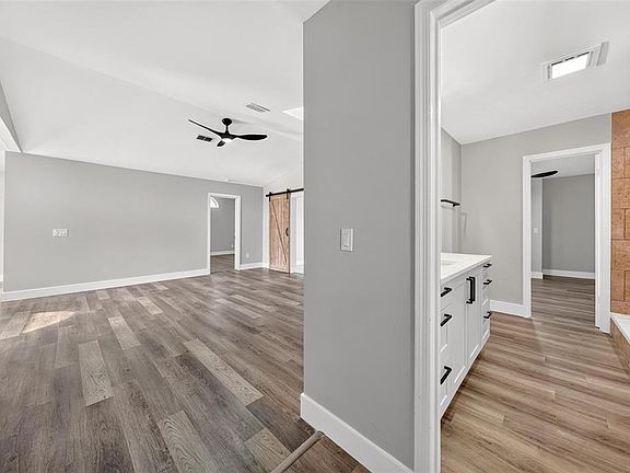 4th image of 1733 Twin Oak St