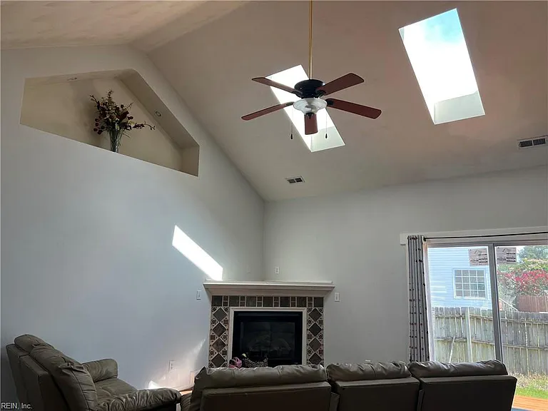 1837 Heald Way — Photo 18