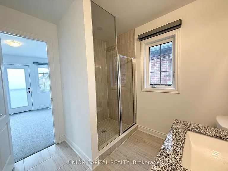 11 Franklin Ave — Photo 15