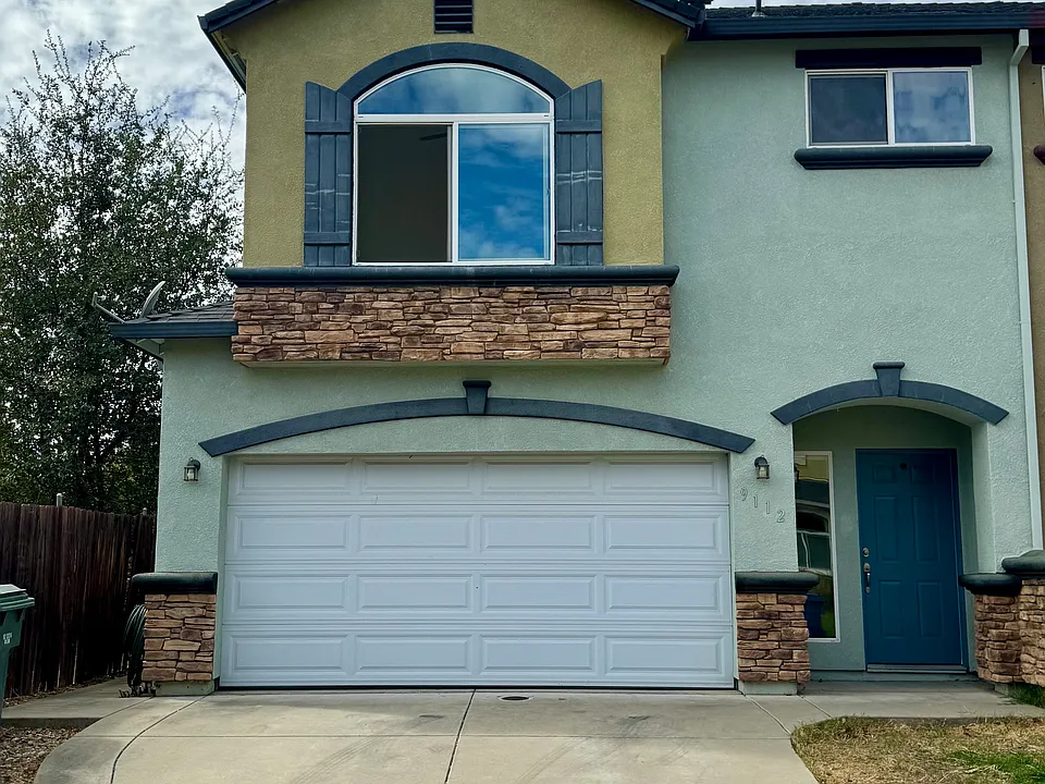 9112 Echo Point Pl