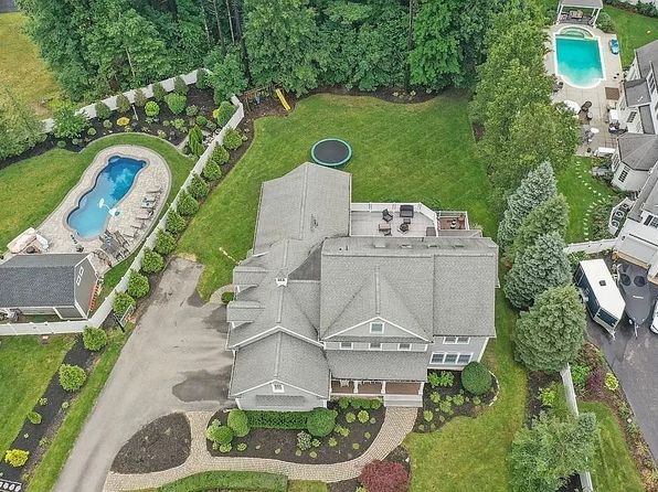 118 Bates Way