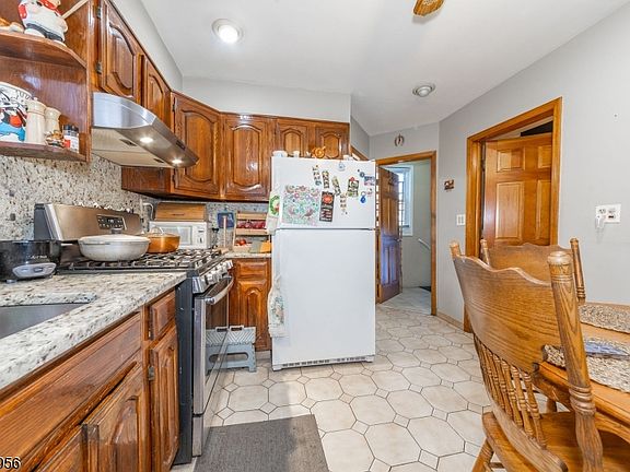 5th image of 137 Uhland St