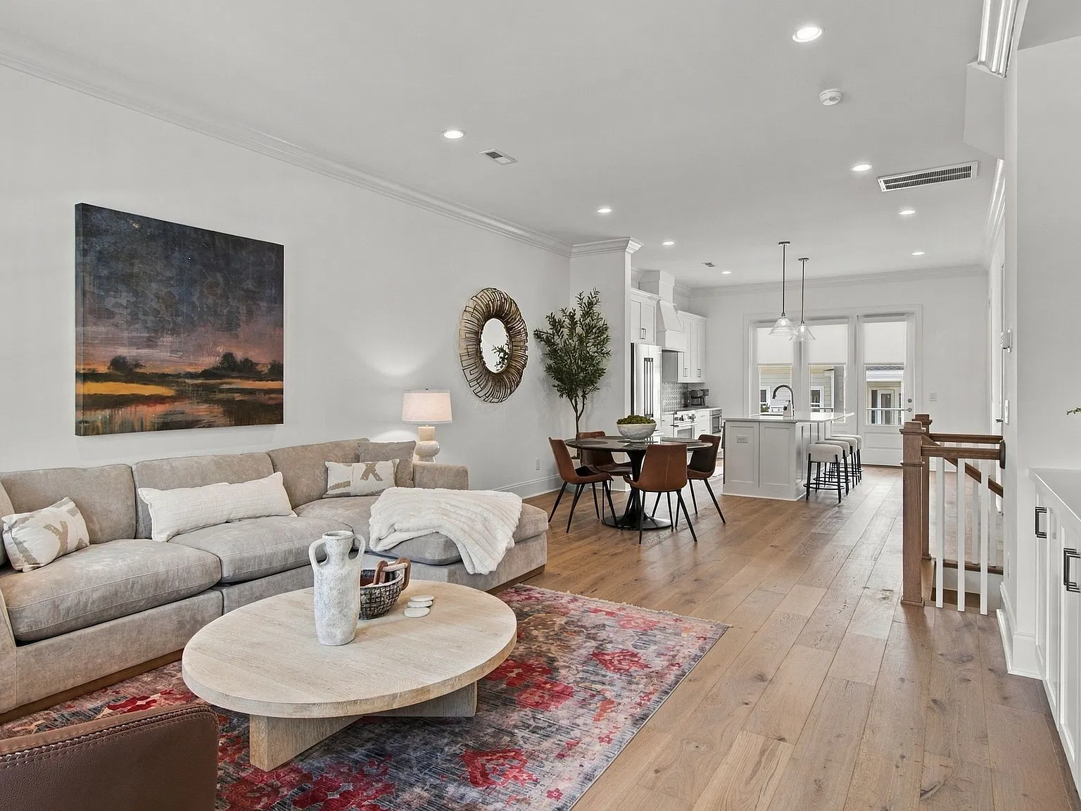 3 bed, 2373 sqft, $6,000 — Photo 1