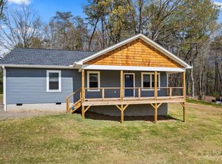 33 Ben Lippen Rd, Asheville, NC 28806