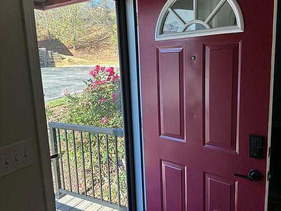 4th image of 503 Hallbrook Dr #503