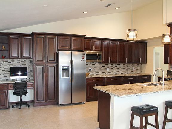 2nd image of 32 Meadows Park Ln