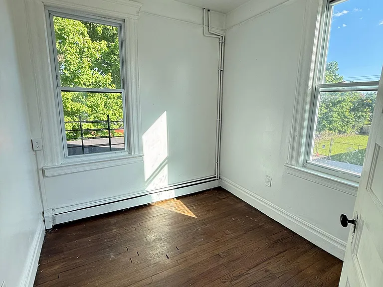 410 Chadwick Ave — Photo 12