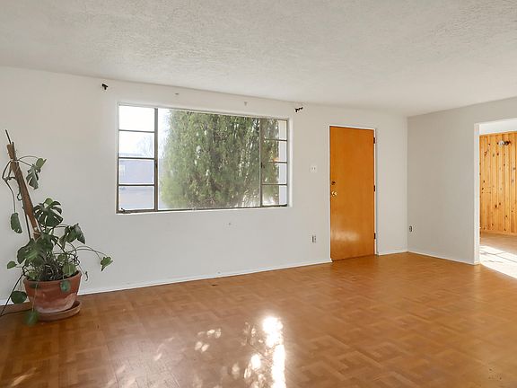 3rd image of 3523 Alvarado Dr NE
