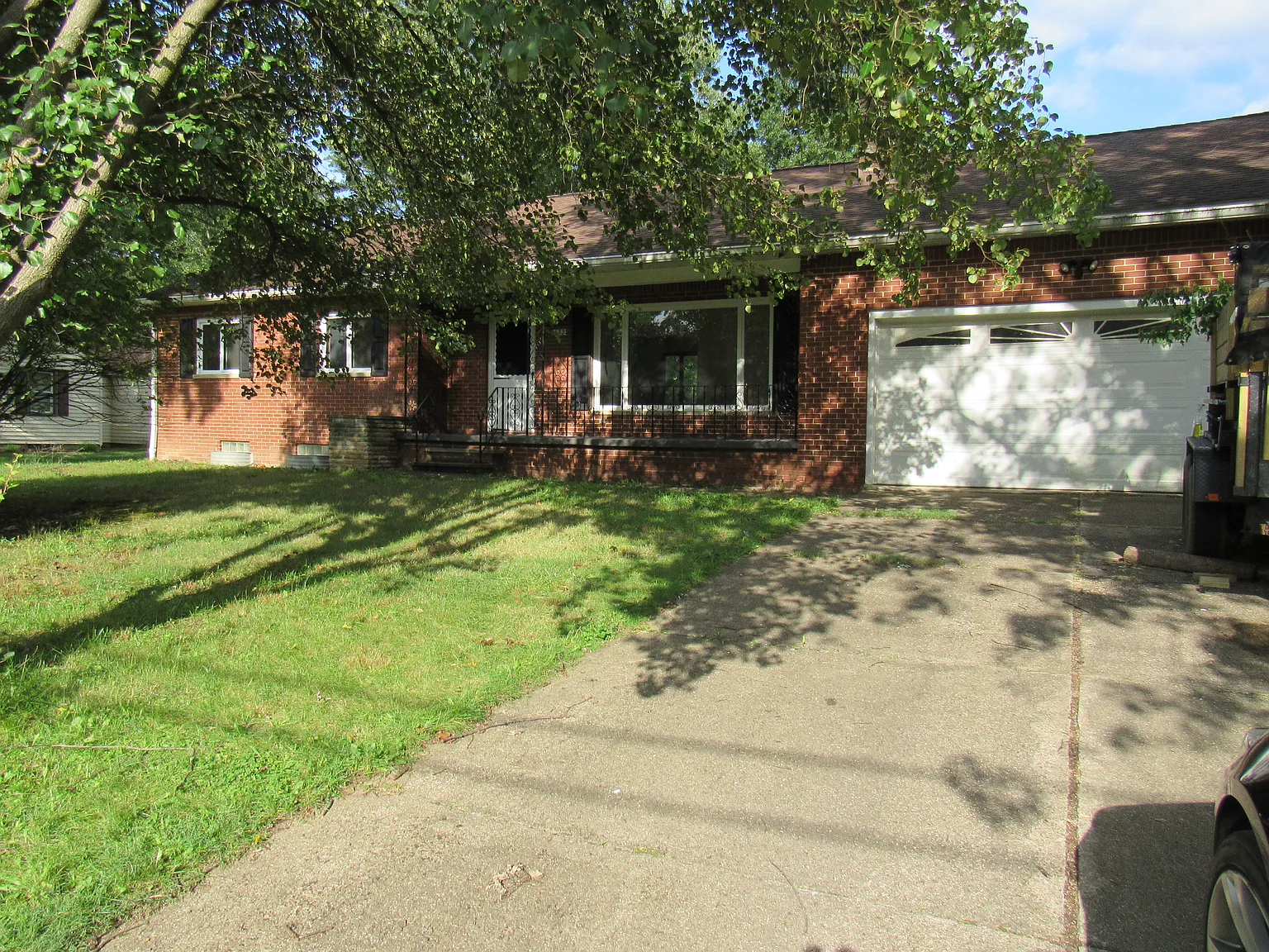 432 Vinewood Ave photo 1