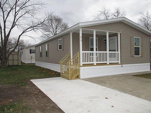 1st image of 810 Courtland Ln