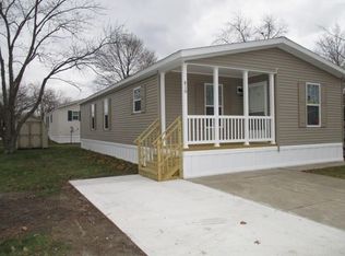 810 Courtland Ln, Muskegon, MI 49442