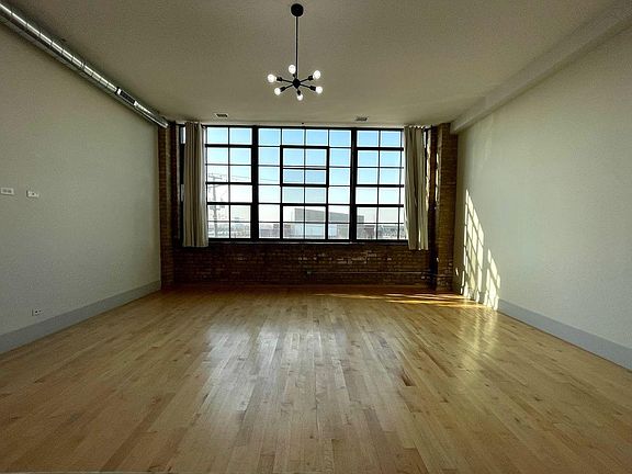 3rd image of 1435 W 21st St #205