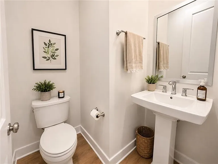 121 E Main St — Photo 16