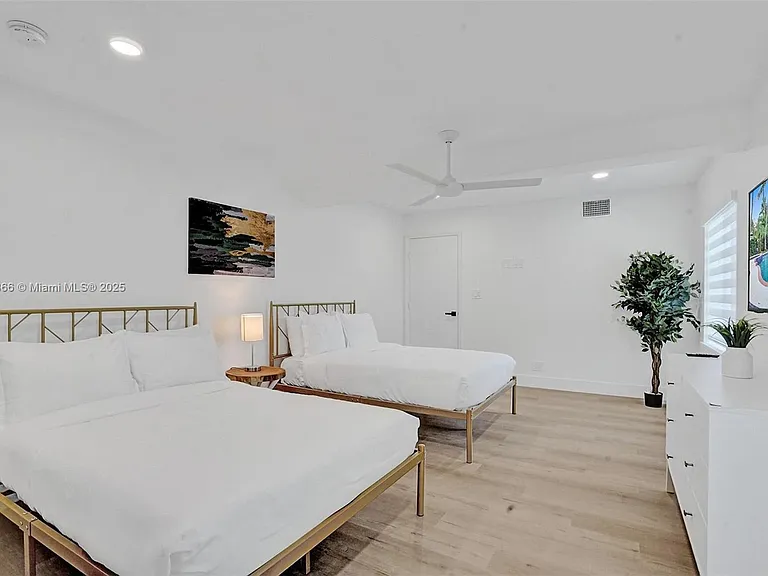 725 Harrison St — Photo 55