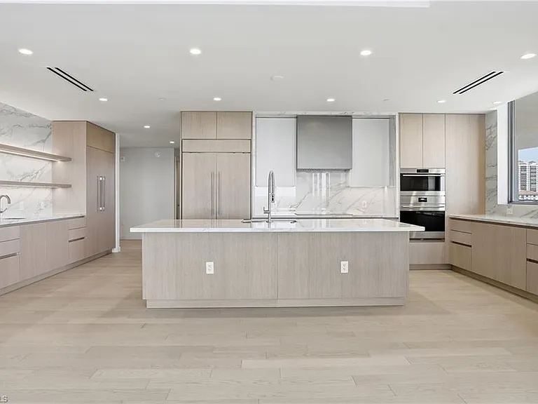 5100 Seagrass Blvd #306 — Photo 4