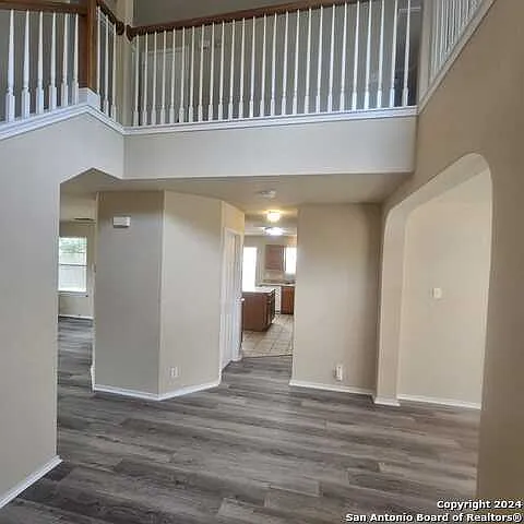 3 bed, 2.5 bath, 2500 sqft, $1,895 — Photo 2