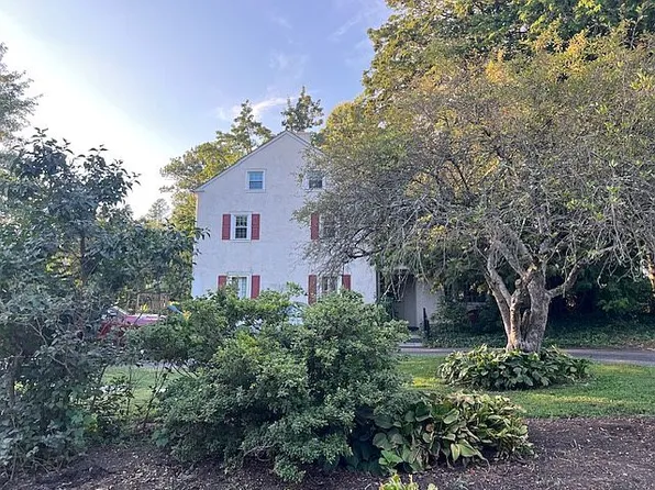 2632 Alden Rd, Bryn Athyn, PA 19009