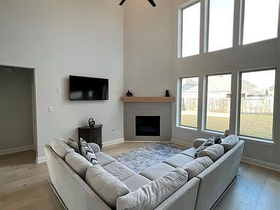 3rd image of 1622 Della Creek Way