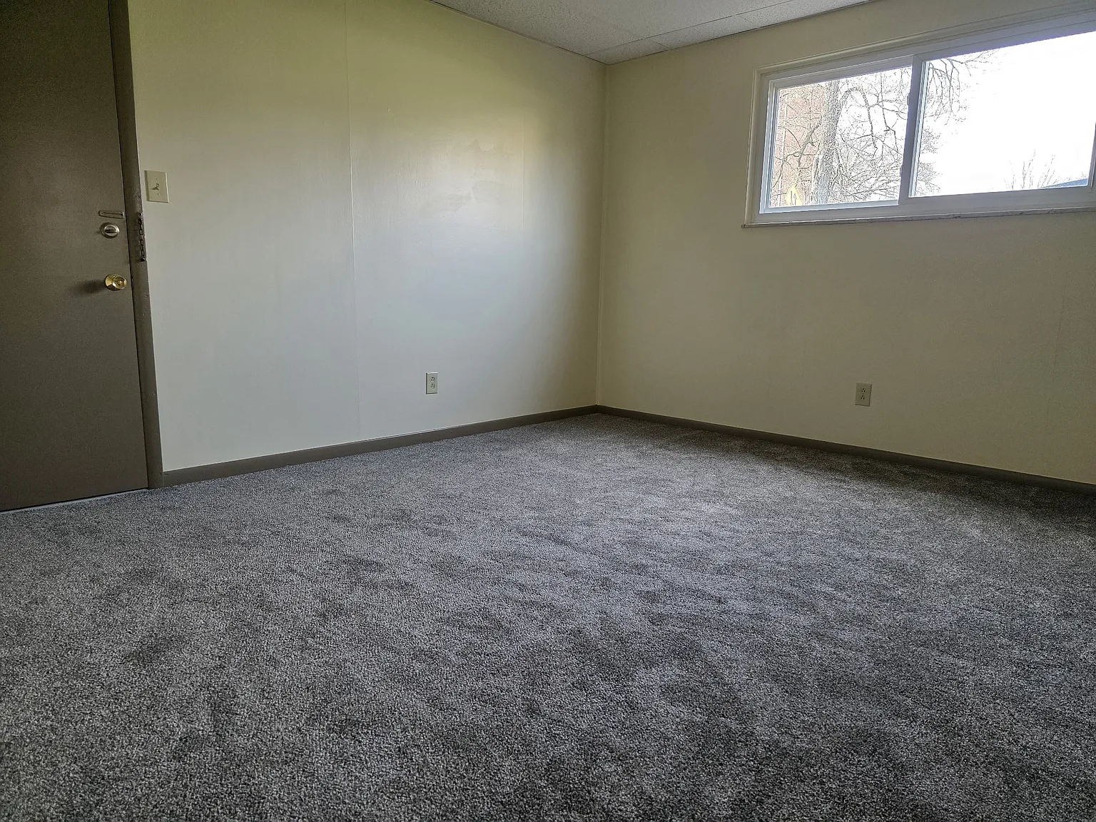 3 bed, $1,200 — Photo 3
