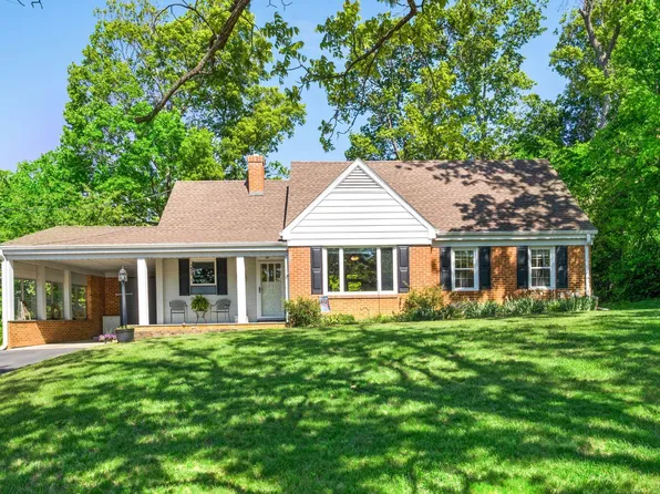446 Mountain View Dr, Staunton, VA 24401