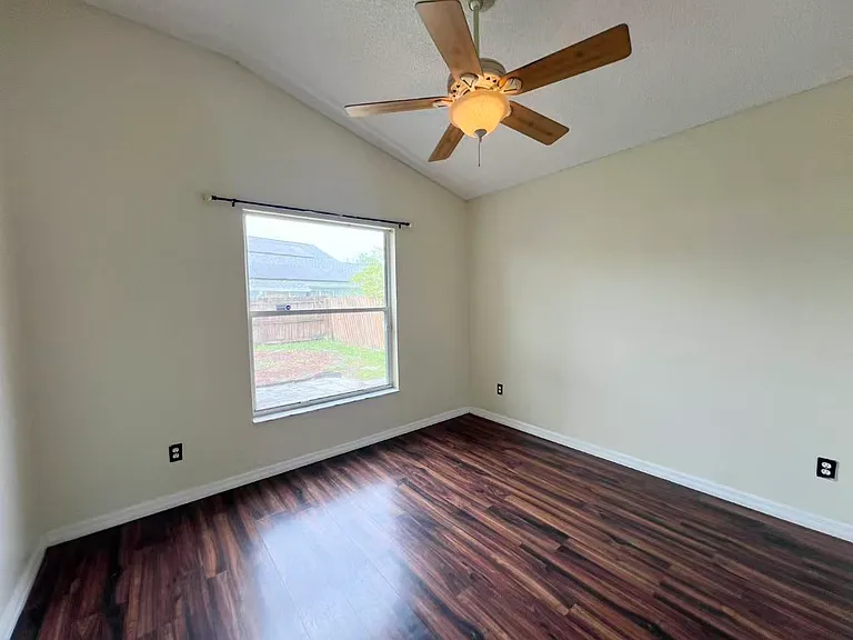 527 Valencia Place Cir — Photo 21