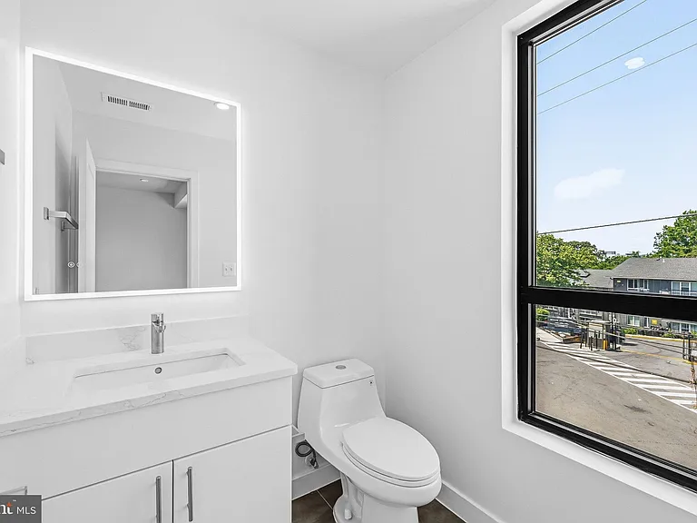 2530 B Elvans Rd SE — Photo 32