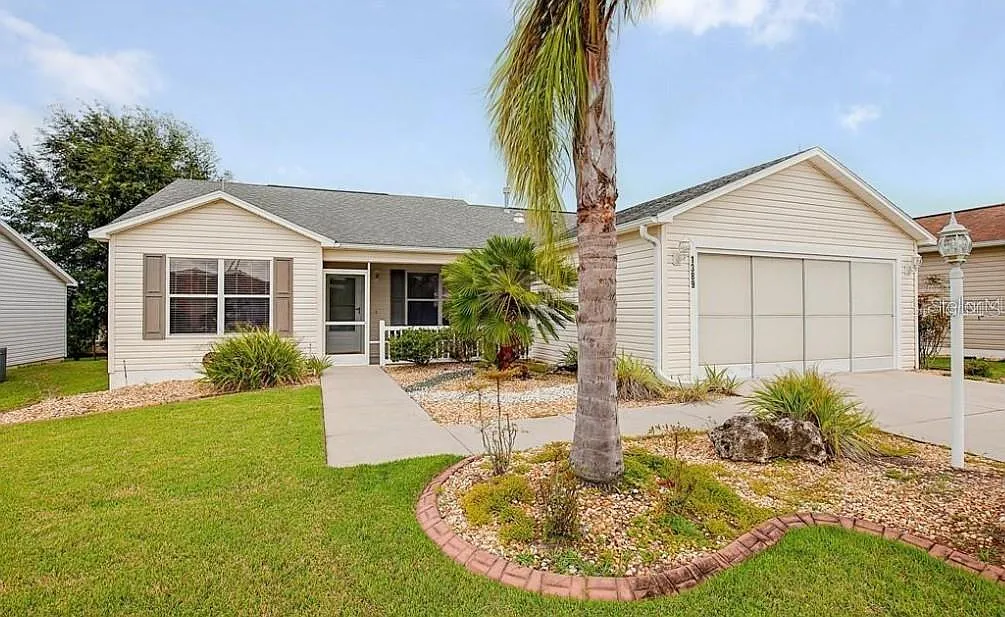 3 bed, 2.0 bath, 1392 sqft, $2,200 — Photo 1