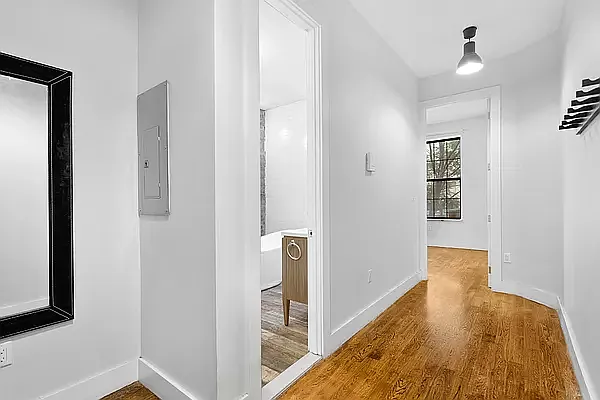 Rented by Safdie Realty Group | media 6