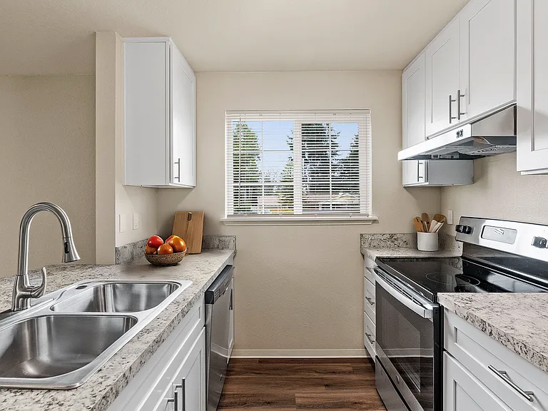 Explore the elegance of this modern kitchen, designed for style and functionality. Explore the elegance of this modern kitchen, designed for style and functionality.
