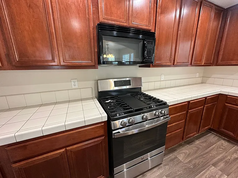 1690 Springhill Dr — Photo 8