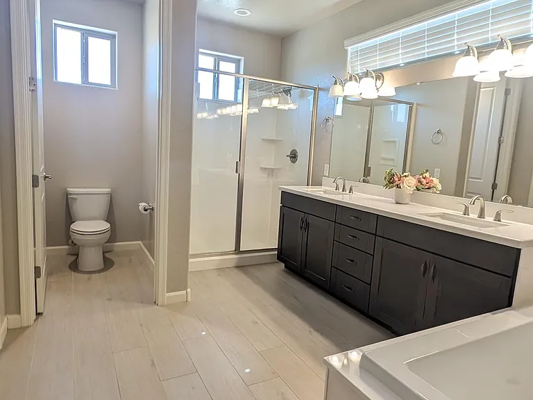 2119 E Kings Ave — Photo 18