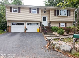 19 Beverly Ln, Lincoln Park, NJ 07035