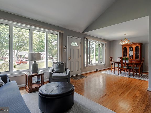 4th image of 322 Windsor Park Ln