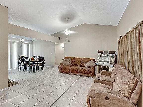 2nd image of 637 N Orlando