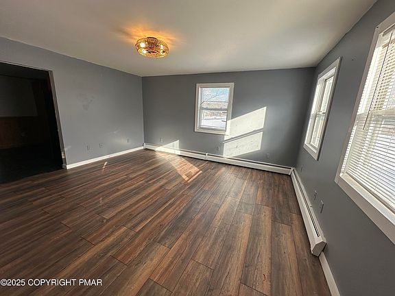 3rd image of 124 Greenview Dr #1