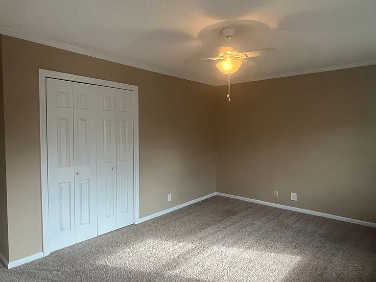 137 N Springs Ct — Photo 12