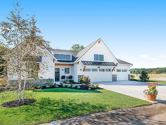 3rd image of 2980 Isle Grand Dr NE #42